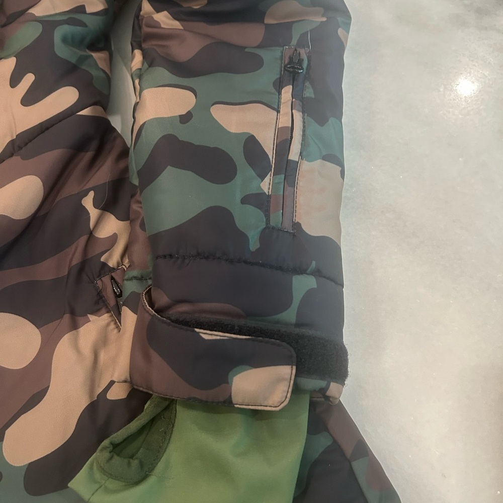 Cynthia Rowley Green Camo Technical Ski Suit NWT - Picture 5 of 6